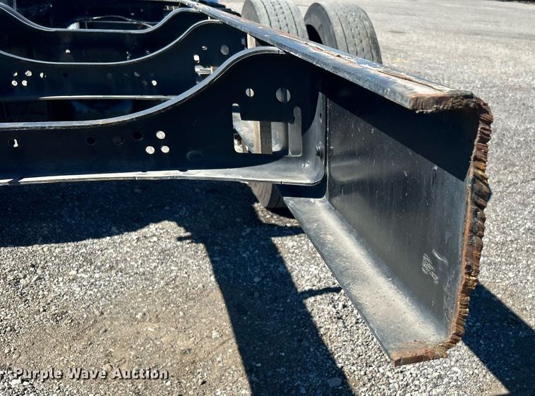 image for item KH9543 2017 Ford F750 Super Duty  truck cab and chassis