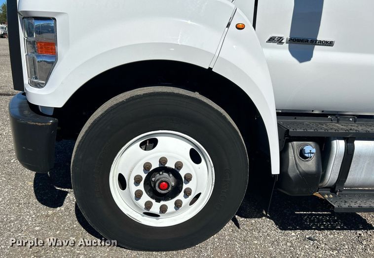 image for item KH9543 2017 Ford F750 Super Duty  truck cab and chassis