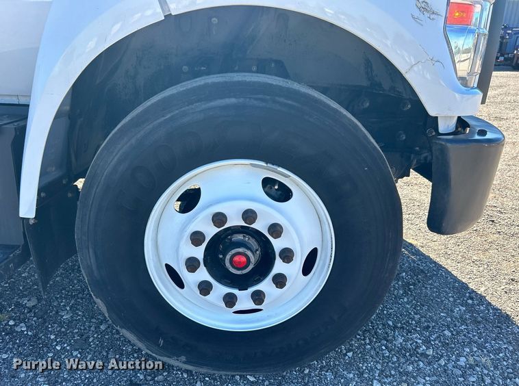 image for item KH9543 2017 Ford F750 Super Duty  truck cab and chassis