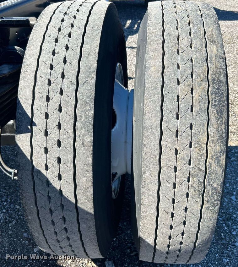 image for item KH9543 2017 Ford F750 Super Duty  truck cab and chassis