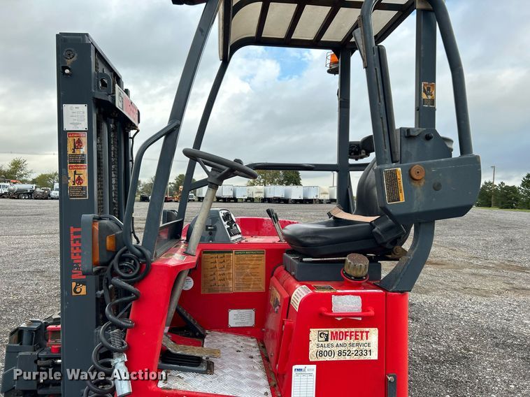 image for item KH9556 2007 Moffett M55.4  forklift