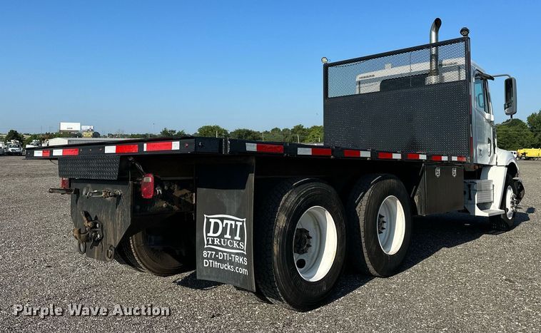 image for item KW9199 2007 Freightliner Columbia  flatbed truck