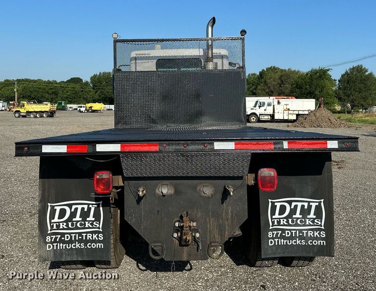 image for item KW9199 2007 Freightliner Columbia  flatbed truck