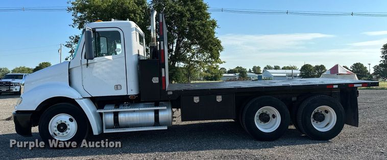 image for item KW9199 2007 Freightliner Columbia  flatbed truck