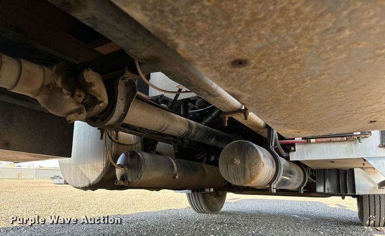 image for item KW9199 2007 Freightliner Columbia  flatbed truck