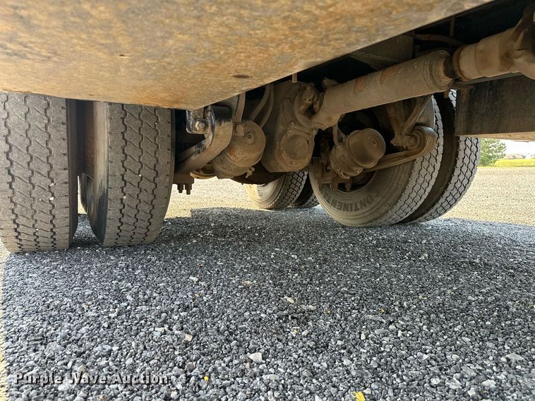 image for item KW9199 2007 Freightliner Columbia  flatbed truck