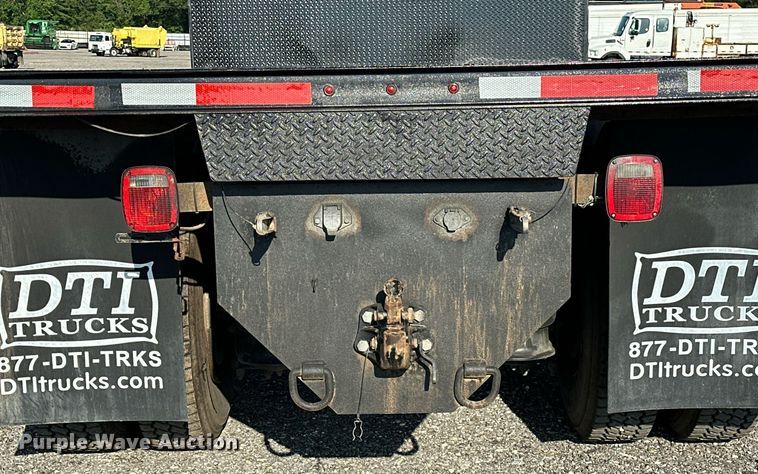 image for item KW9199 2007 Freightliner Columbia  flatbed truck