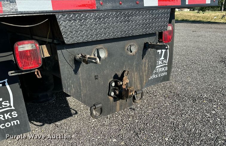 image for item KW9199 2007 Freightliner Columbia  flatbed truck