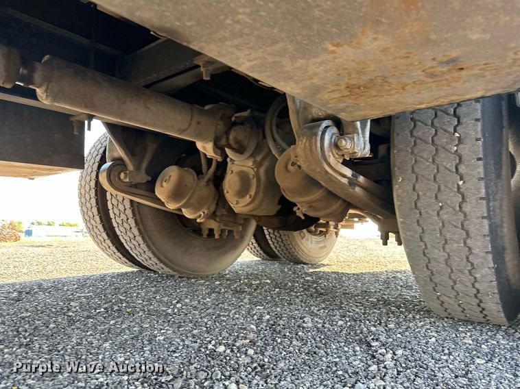 image for item KW9199 2007 Freightliner Columbia  flatbed truck