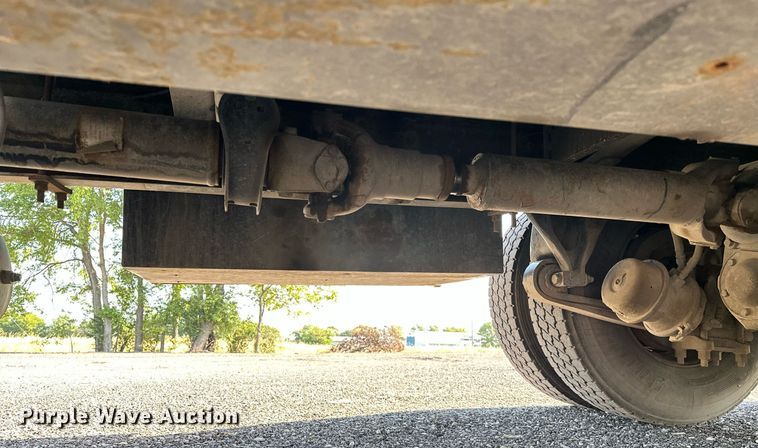 image for item KW9199 2007 Freightliner Columbia  flatbed truck