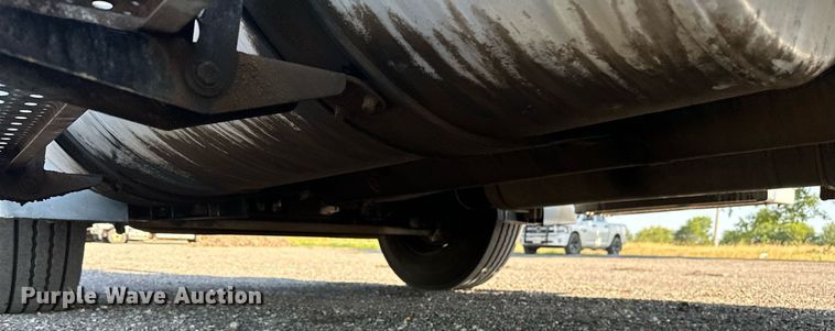 image for item KW9199 2007 Freightliner Columbia  flatbed truck