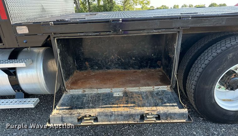 image for item KW9199 2007 Freightliner Columbia  flatbed truck