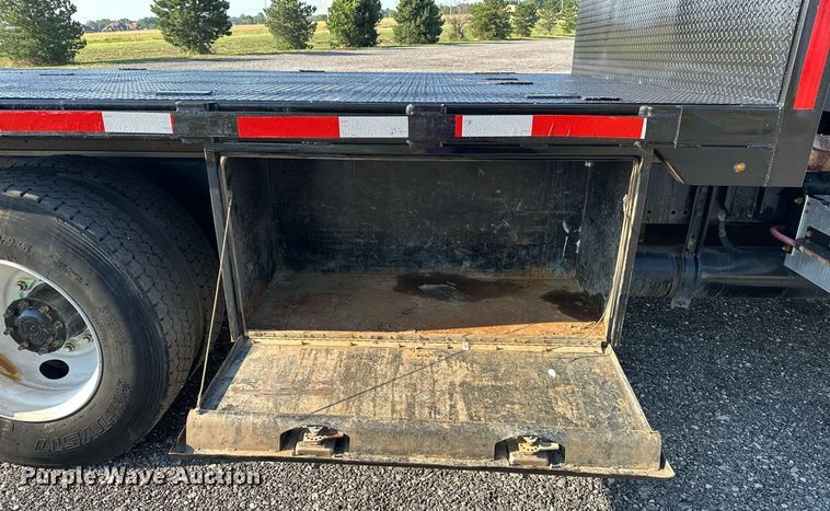 image for item KW9199 2007 Freightliner Columbia  flatbed truck