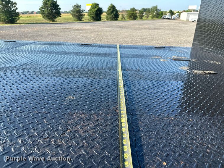 image for item KW9199 2007 Freightliner Columbia  flatbed truck