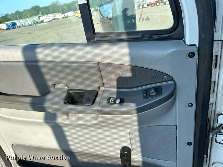 image for item KW9199 2007 Freightliner Columbia  flatbed truck