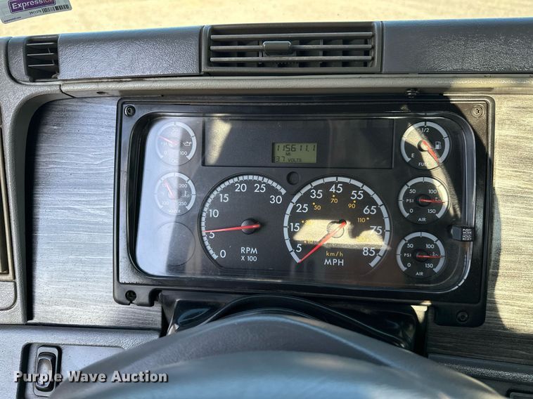 image for item KW9199 2007 Freightliner Columbia  flatbed truck