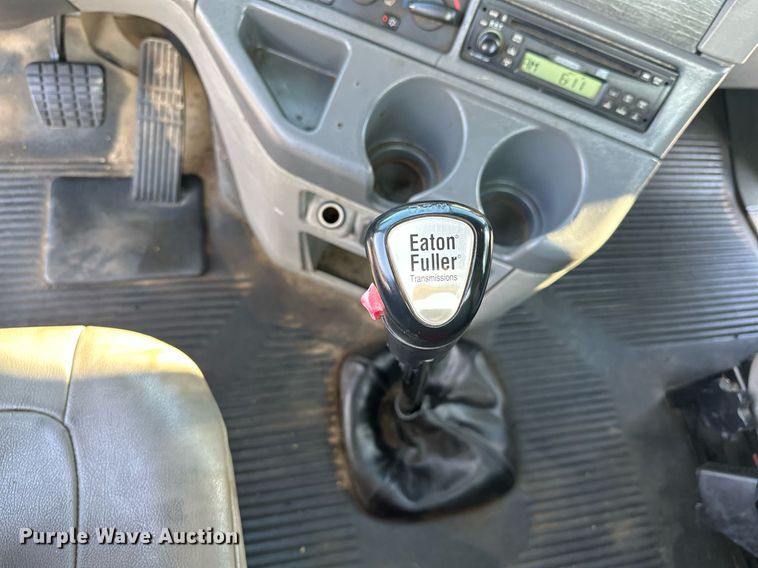 image for item KW9199 2007 Freightliner Columbia  flatbed truck