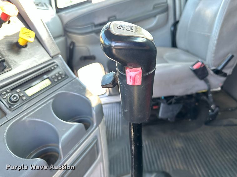 image for item KW9199 2007 Freightliner Columbia  flatbed truck