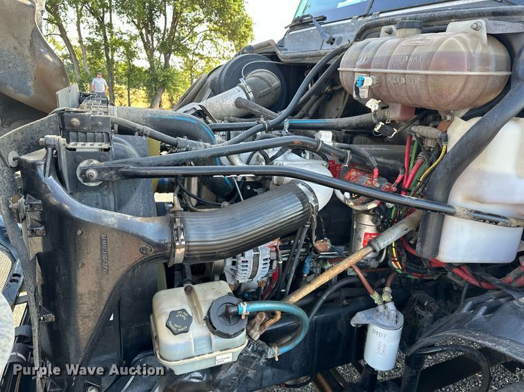 image for item KW9199 2007 Freightliner Columbia  flatbed truck