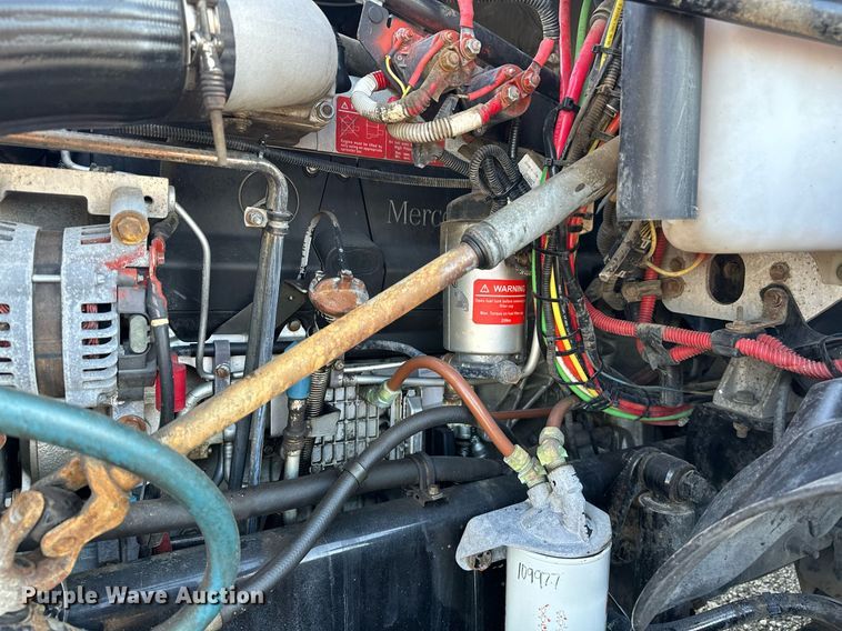 image for item KW9199 2007 Freightliner Columbia  flatbed truck