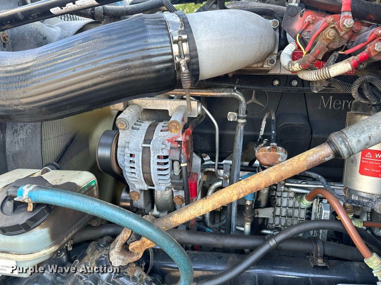 image for item KW9199 2007 Freightliner Columbia  flatbed truck