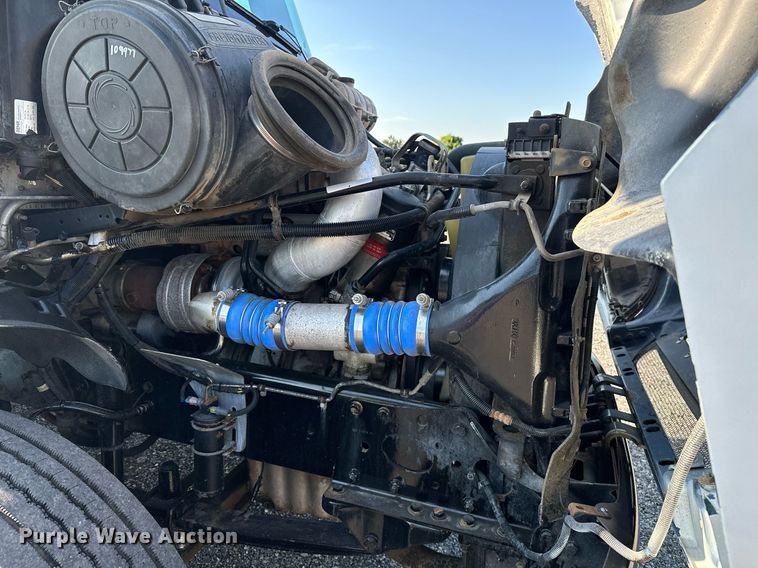 image for item KW9199 2007 Freightliner Columbia  flatbed truck