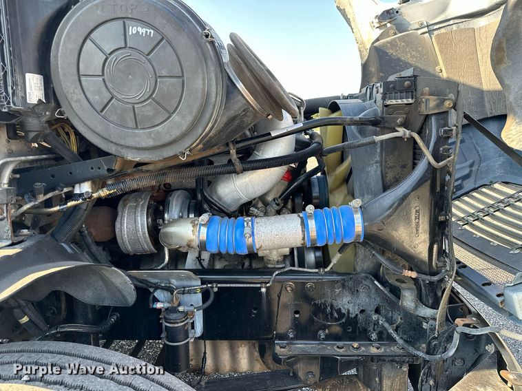 image for item KW9199 2007 Freightliner Columbia  flatbed truck