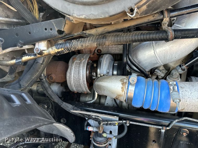 image for item KW9199 2007 Freightliner Columbia  flatbed truck