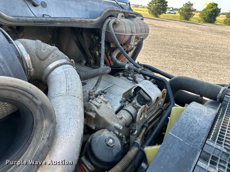 image for item KW9199 2007 Freightliner Columbia  flatbed truck