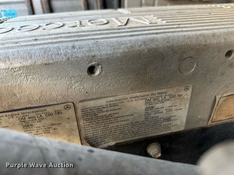 image for item KW9199 2007 Freightliner Columbia  flatbed truck