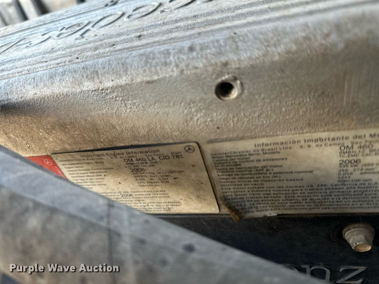 image for item KW9199 2007 Freightliner Columbia  flatbed truck