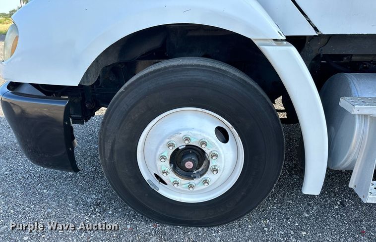 image for item KW9199 2007 Freightliner Columbia  flatbed truck