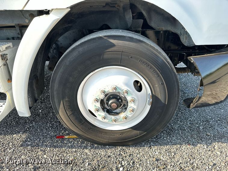 image for item KW9199 2007 Freightliner Columbia  flatbed truck