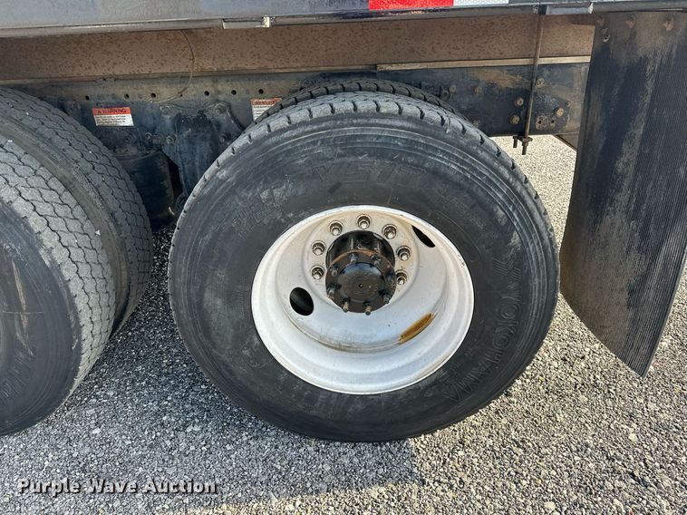 image for item KW9199 2007 Freightliner Columbia  flatbed truck