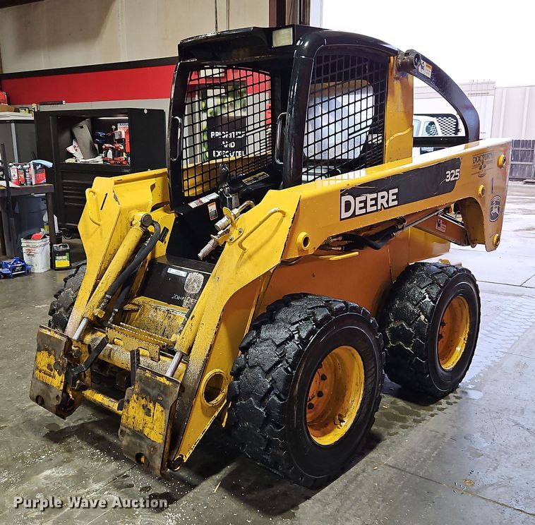 image for item LB9555 2007 John Deere 325  skid steer loader