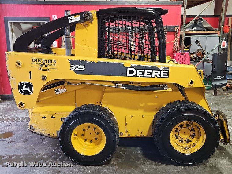 image for item LB9555 2007 John Deere 325  skid steer loader