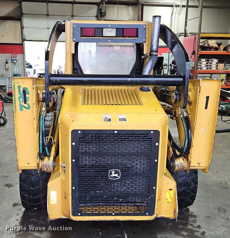 image for item LB9555 2007 John Deere 325  skid steer loader