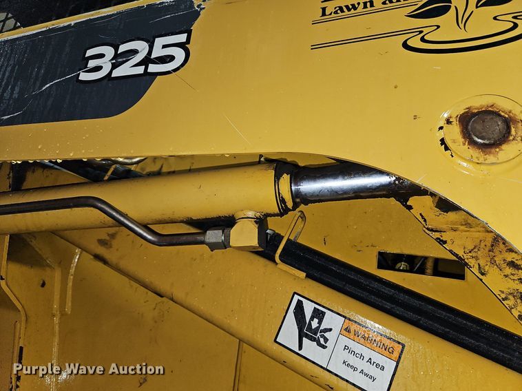 image for item LB9555 2007 John Deere 325  skid steer loader