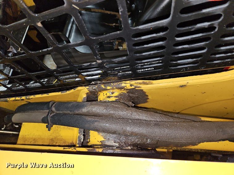 image for item LB9555 2007 John Deere 325  skid steer loader