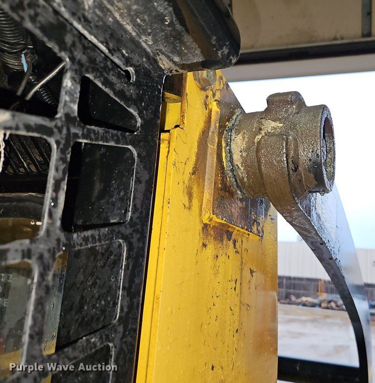 image for item LB9555 2007 John Deere 325  skid steer loader