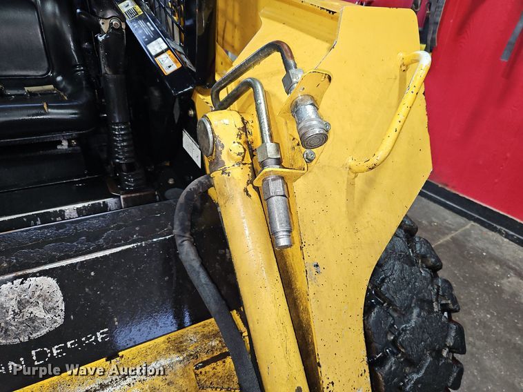 image for item LB9555 2007 John Deere 325  skid steer loader