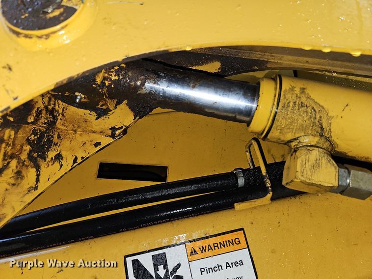 image for item LB9555 2007 John Deere 325  skid steer loader