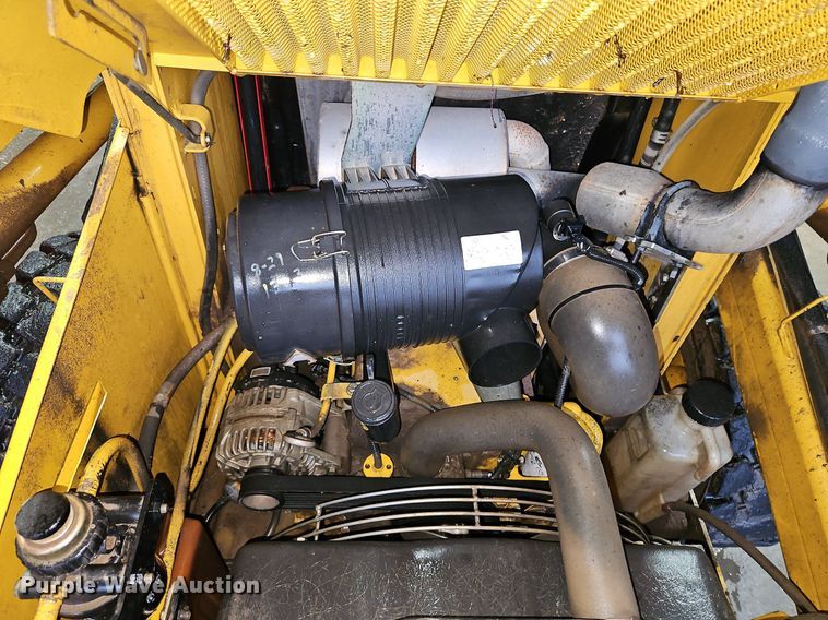 image for item LB9555 2007 John Deere 325  skid steer loader