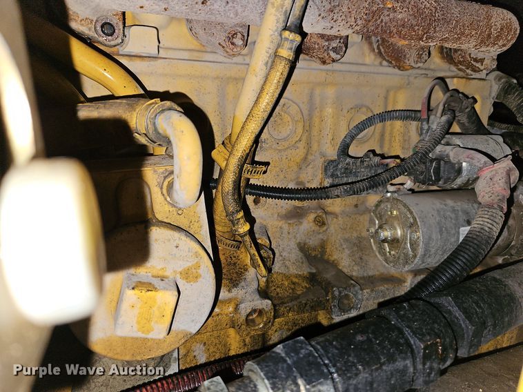 image for item LB9555 2007 John Deere 325  skid steer loader