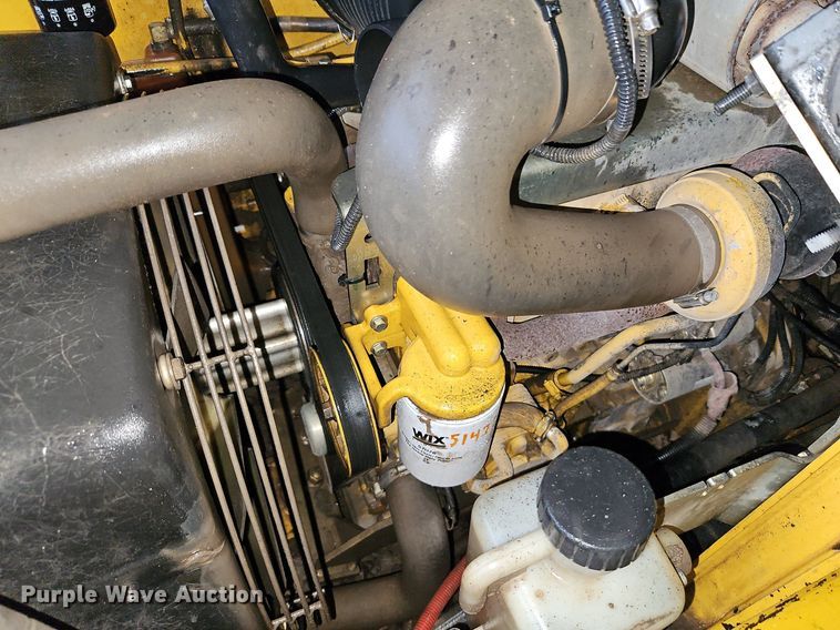 image for item LB9555 2007 John Deere 325  skid steer loader