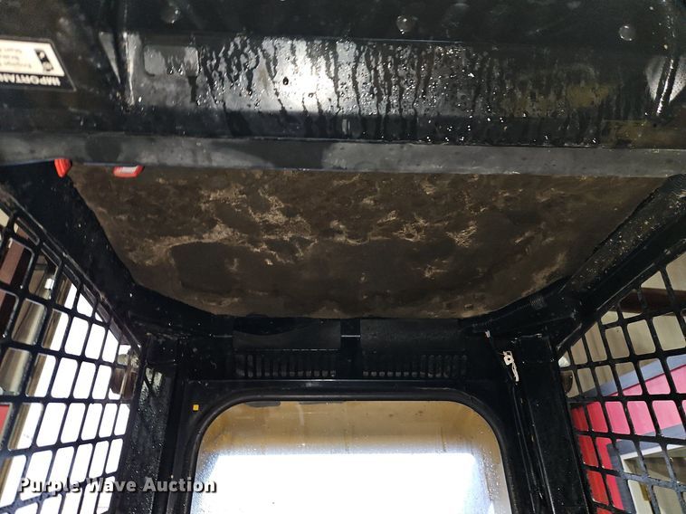 image for item LB9555 2007 John Deere 325  skid steer loader