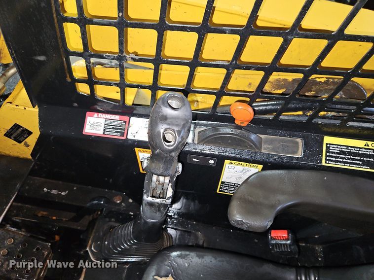 image for item LB9555 2007 John Deere 325  skid steer loader