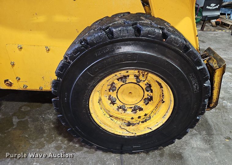 image for item LB9555 2007 John Deere 325  skid steer loader