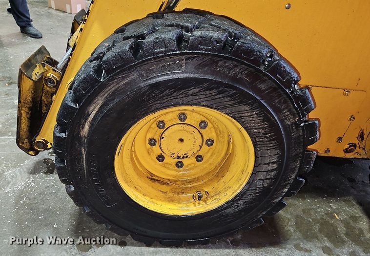 image for item LB9555 2007 John Deere 325  skid steer loader