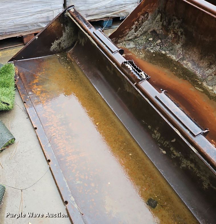 image for item LB9555 2007 John Deere 325  skid steer loader